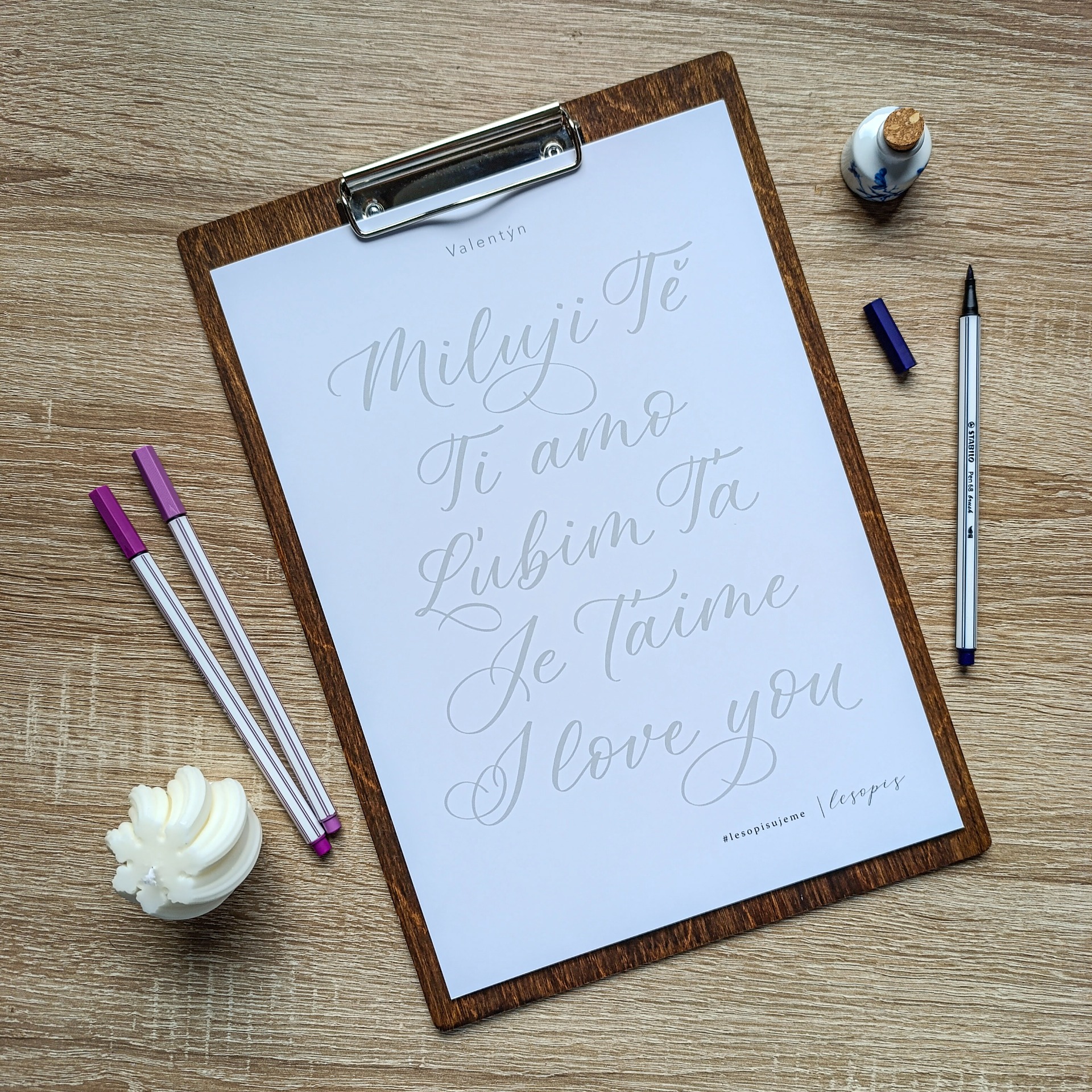 Valentýnská kaligrafická šablona